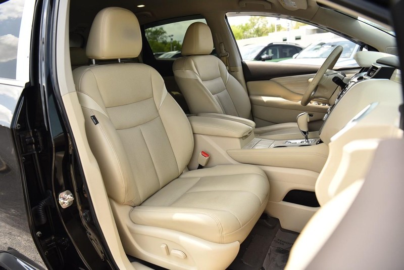 Nissan Murano Vehicle Image 21