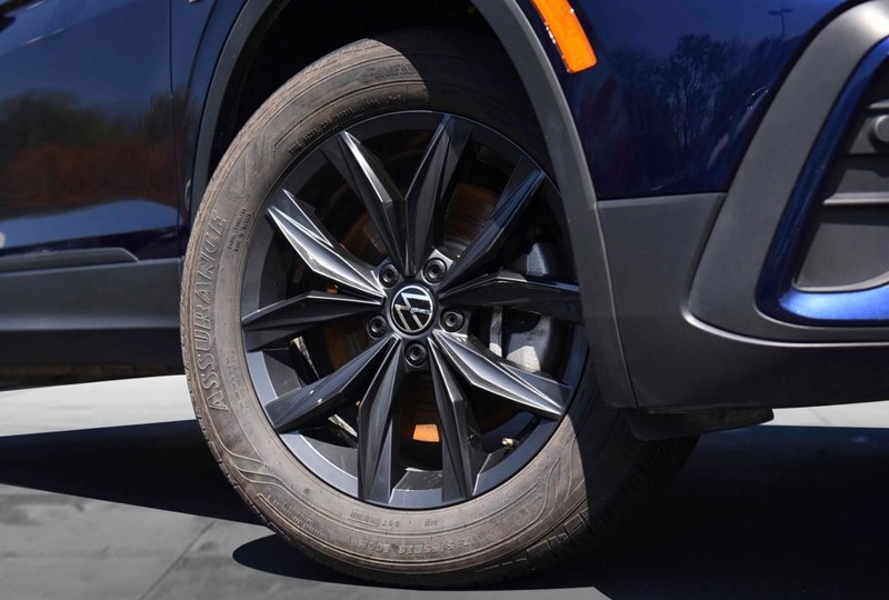 Volkswagen Tiguan Vehicle Image 03