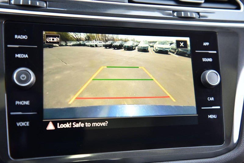 Volkswagen Tiguan Vehicle Image 13
