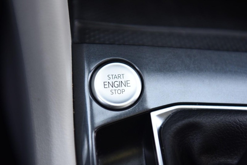 Volkswagen Tiguan Vehicle Image 16