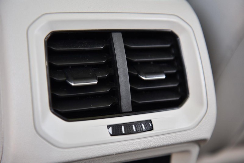 Volkswagen Tiguan Vehicle Image 25