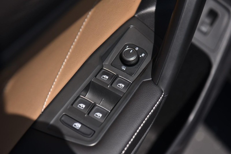 Volkswagen Tiguan Vehicle Image 09