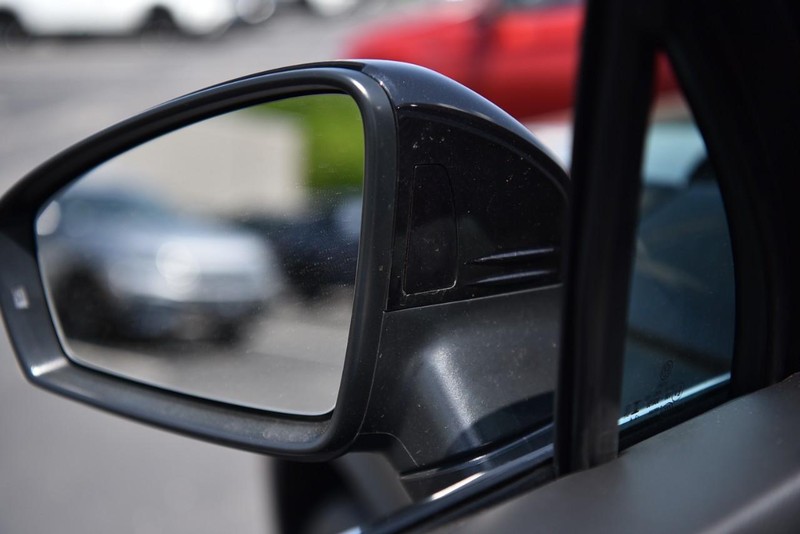 Volkswagen Tiguan Vehicle Image 11