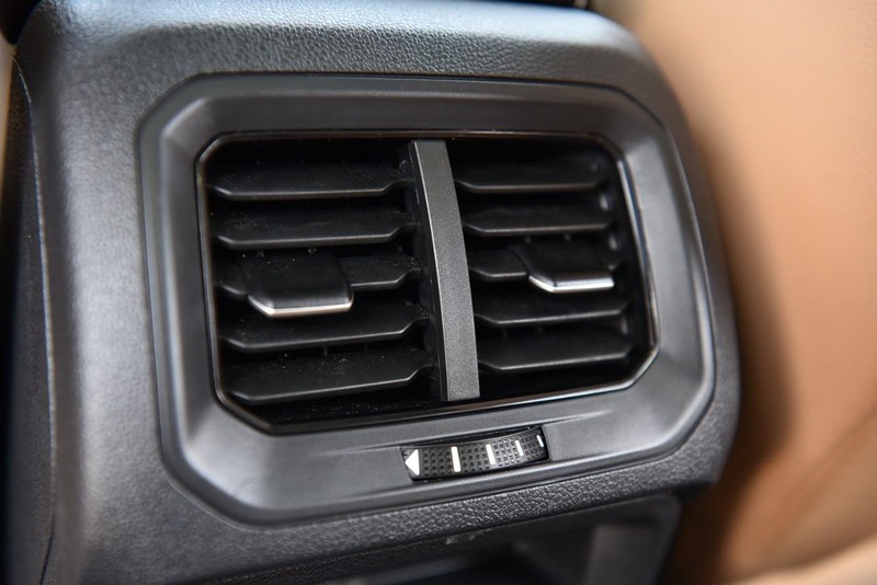 Volkswagen Tiguan Vehicle Image 25