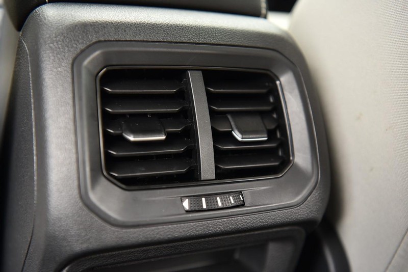 Volkswagen Tiguan Vehicle Image 24