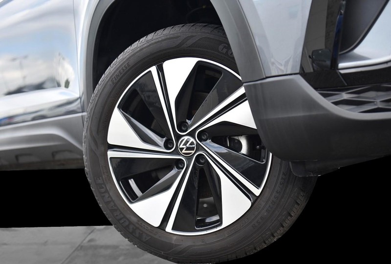 Volkswagen Taos Vehicle Image 03