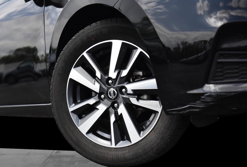 Nissan Versa Vehicle Image 03