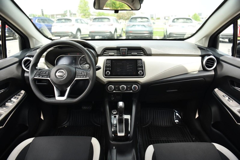 Nissan Versa Vehicle Image 08