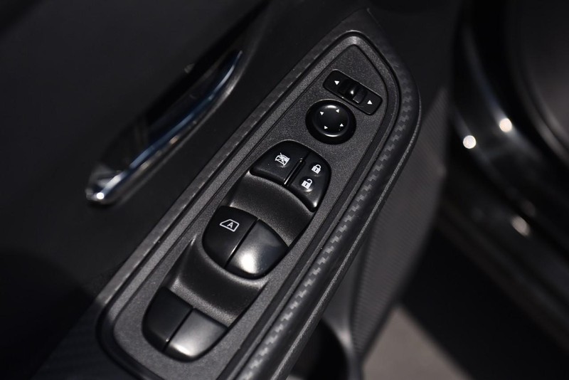 Nissan Versa Vehicle Image 09