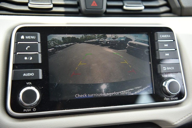 Nissan Versa Vehicle Image 12