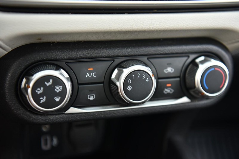 Nissan Versa Vehicle Image 14