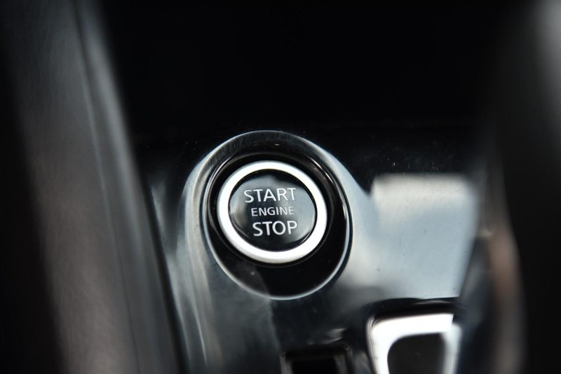 Nissan Versa Vehicle Image 16
