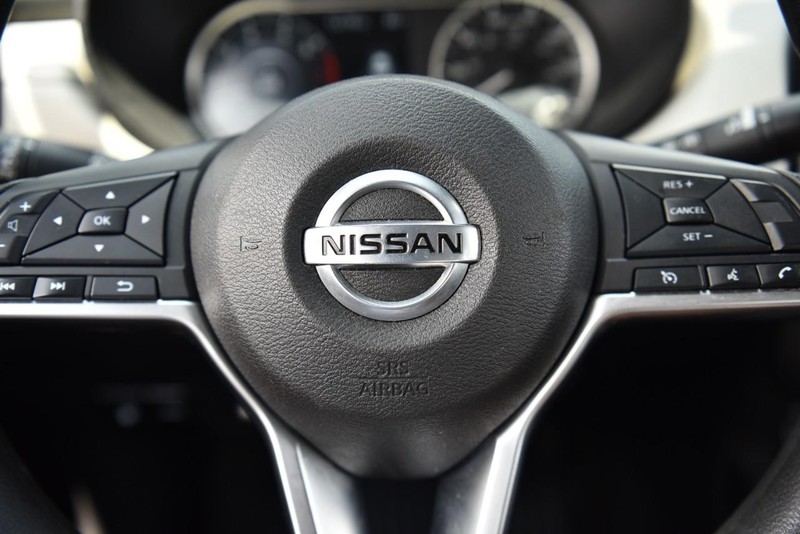 Nissan Versa Vehicle Image 17