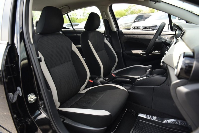 Nissan Versa Vehicle Image 19