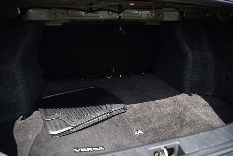 Nissan Versa Vehicle Image 22
