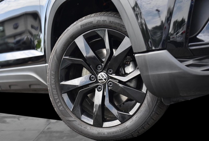 Volkswagen Taos Vehicle Image 03