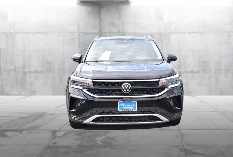 Volkswagen Taos Vehicle Image 04