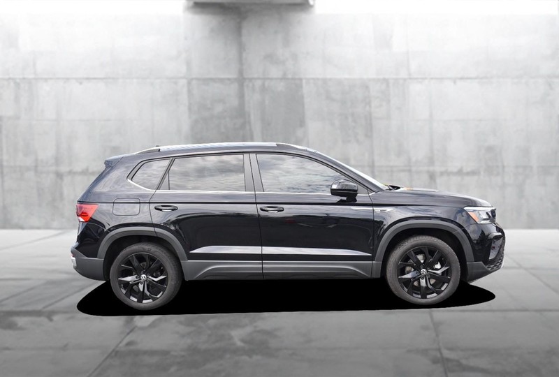 Volkswagen Taos Vehicle Image 05