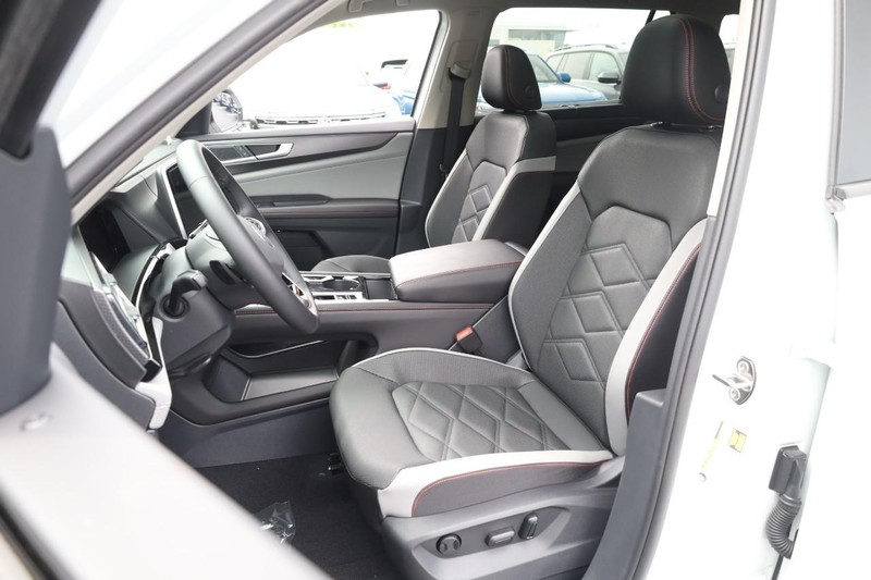 Volkswagen Atlas Vehicle Image 11