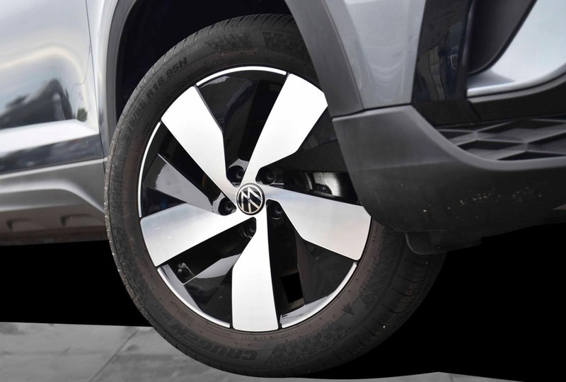 Volkswagen Taos Vehicle Image 03