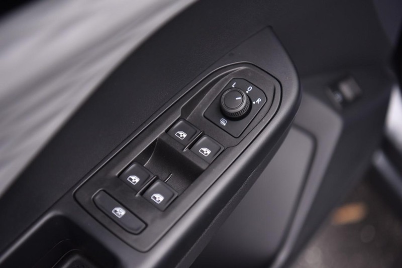 Volkswagen Taos Vehicle Image 08