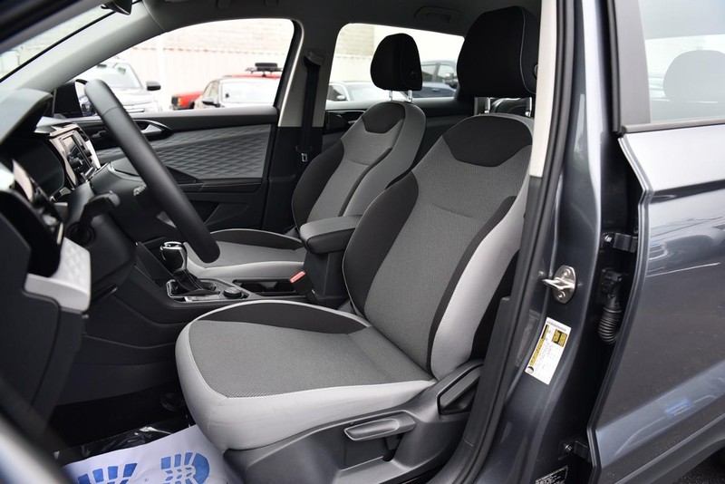 Volkswagen Taos Vehicle Image 20