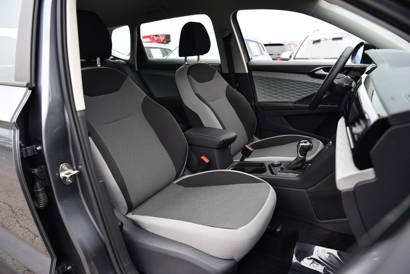 Volkswagen Taos Vehicle Image 21