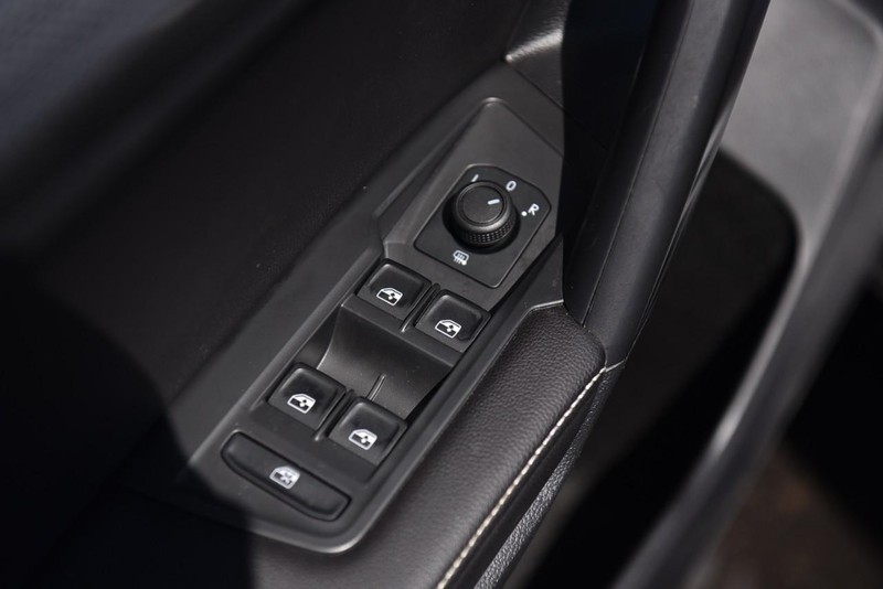 Volkswagen Tiguan Vehicle Image 08