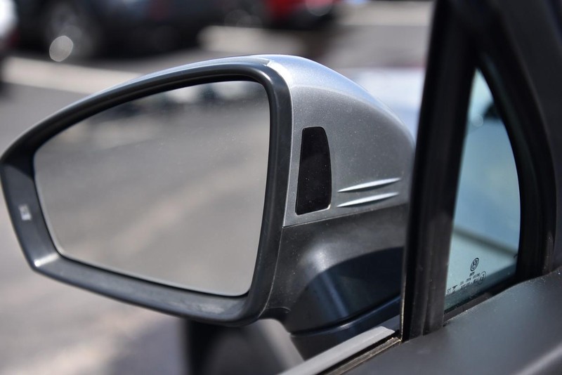 Volkswagen Tiguan Vehicle Image 09