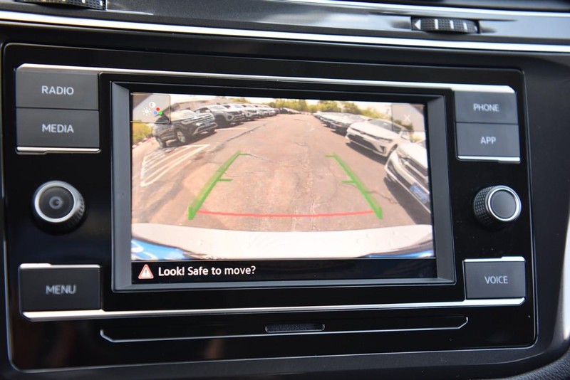 Volkswagen Tiguan Vehicle Image 12