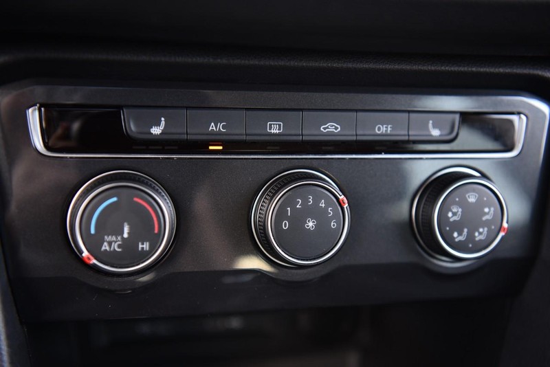 Volkswagen Tiguan Vehicle Image 14