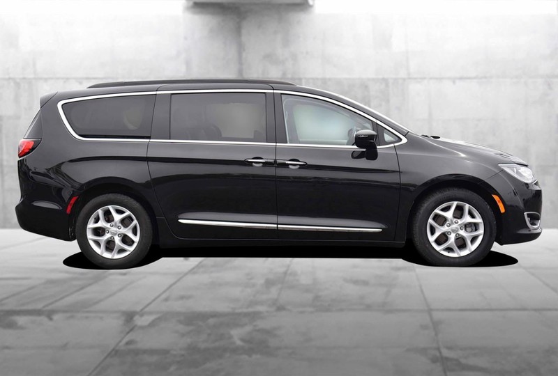 Chrysler Pacifica Vehicle Image 05