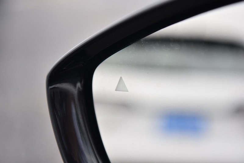 Chrysler Pacifica Vehicle Image 10