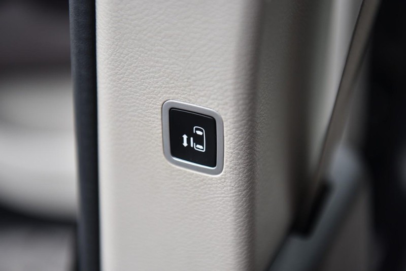 Chrysler Pacifica Vehicle Image 23