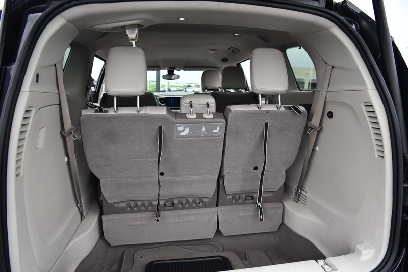 Chrysler Pacifica Vehicle Image 25