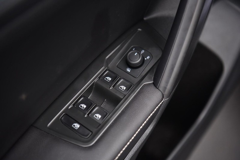 Volkswagen Tiguan Vehicle Image 08