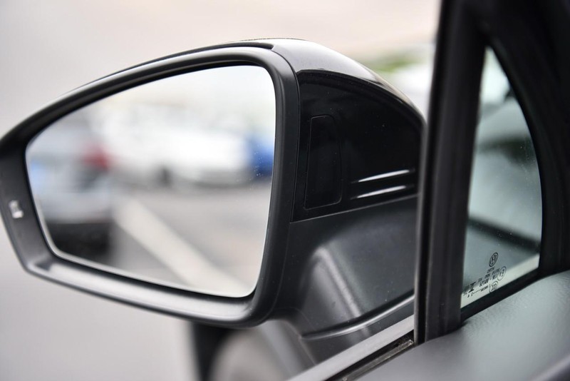 Volkswagen Tiguan Vehicle Image 09
