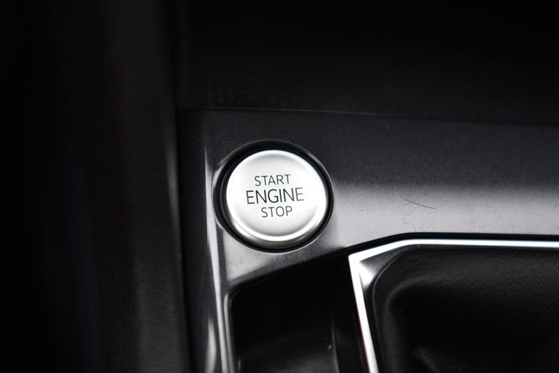 Volkswagen Tiguan Vehicle Image 16