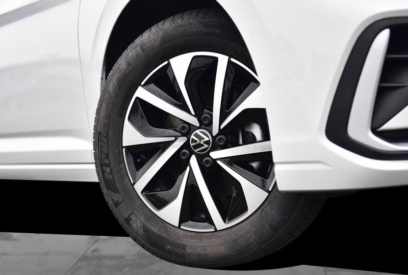 Volkswagen Jetta Vehicle Image 04