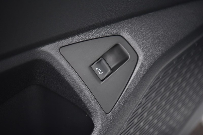 Volkswagen Jetta Vehicle Image 09
