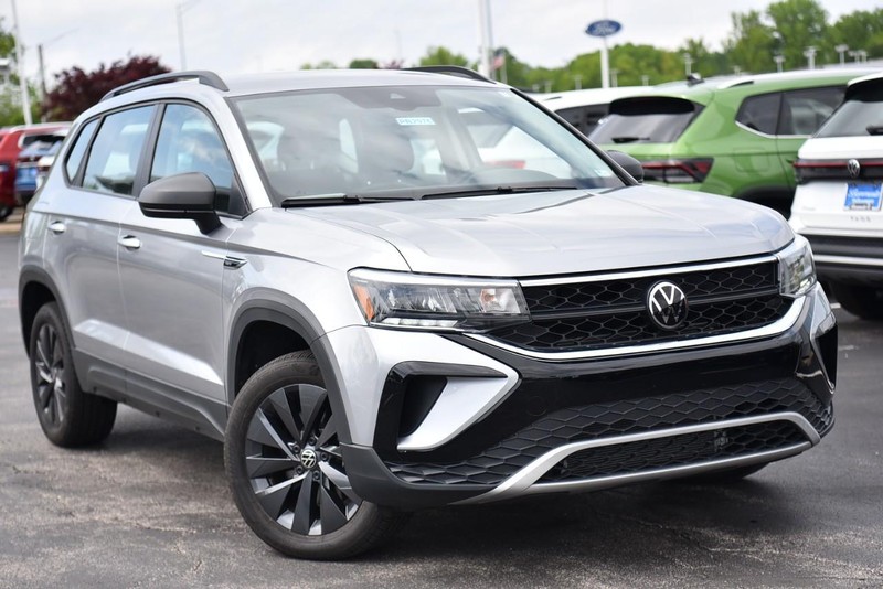 Volkswagen Taos Vehicle Image 02