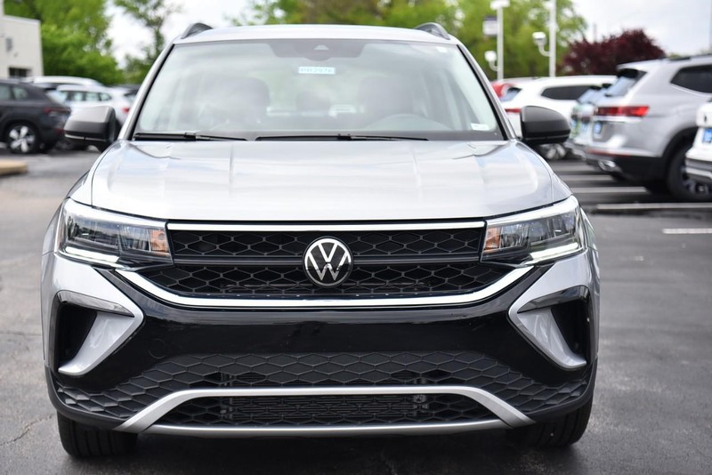 Volkswagen Taos Vehicle Image 04