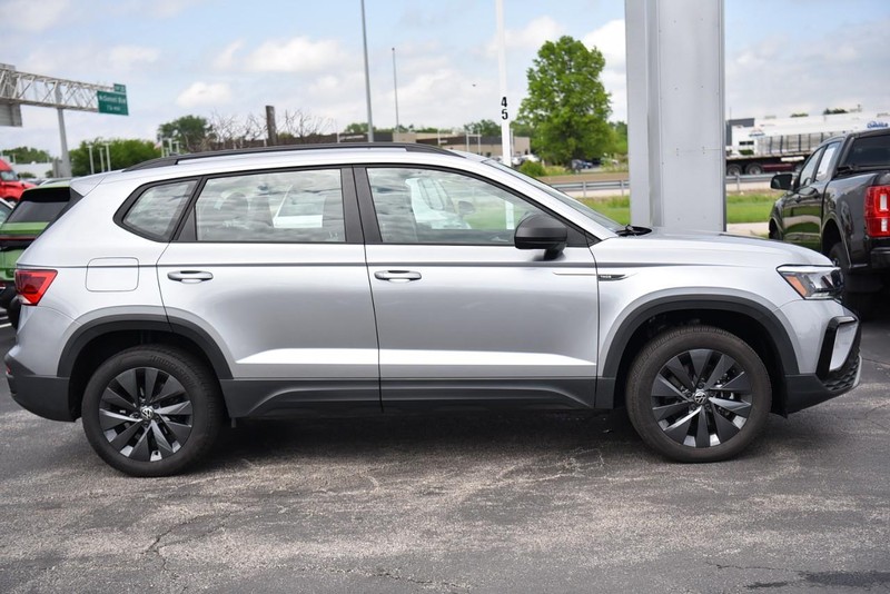 Volkswagen Taos Vehicle Image 05
