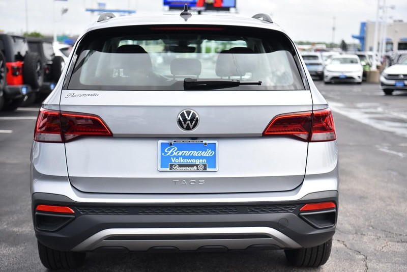 Volkswagen Taos Vehicle Image 06