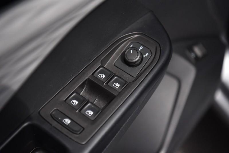 Volkswagen Taos Vehicle Image 09