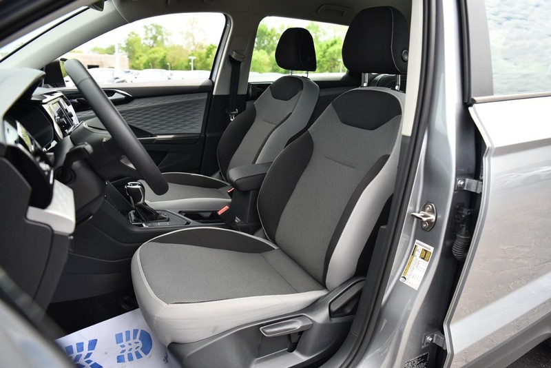 Volkswagen Taos Vehicle Image 21