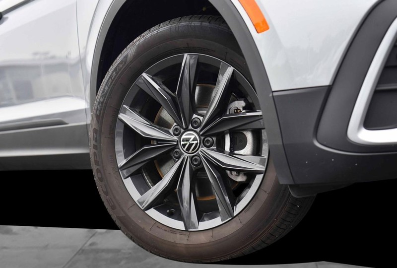 Volkswagen Tiguan Vehicle Image 03
