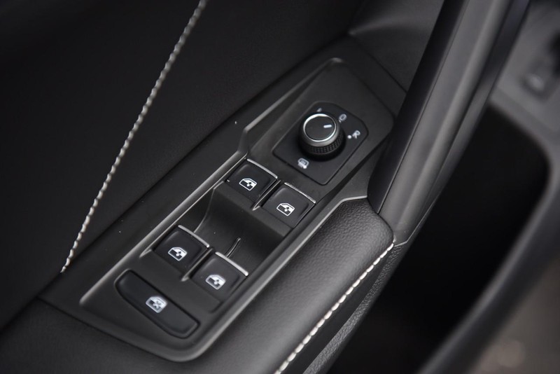 Volkswagen Tiguan Vehicle Image 08