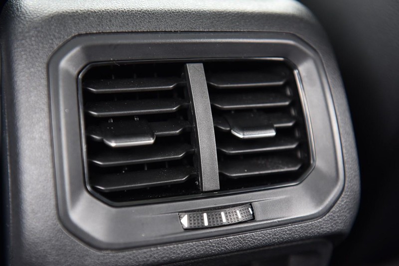 Volkswagen Tiguan Vehicle Image 24