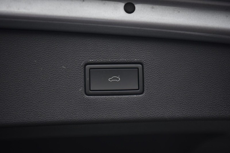 Volkswagen Tiguan Vehicle Image 28